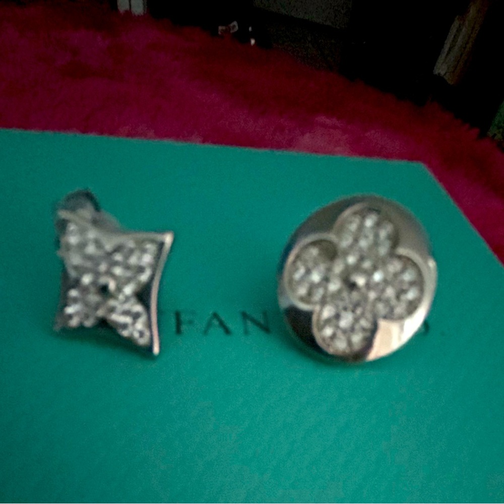 Absolutely gorgeous Mis match stainless steel flower blossom earrings